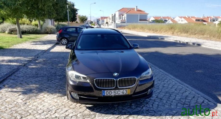 2011' BMW 520 F11 photo #2