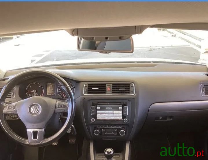 2011' Volkswagen Jetta photo #4