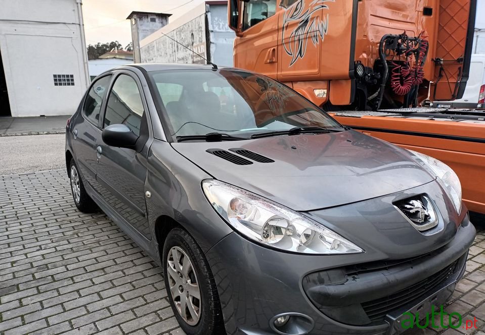 2011' Peugeot 206 Plus photo #1