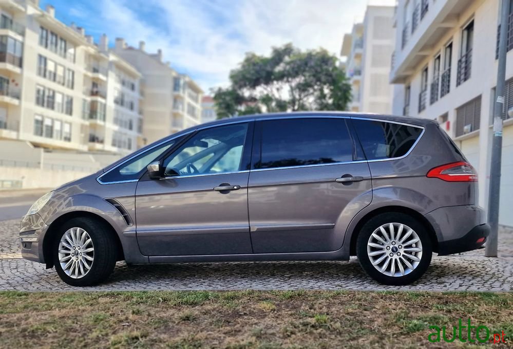 2012' Ford S-Max photo #1