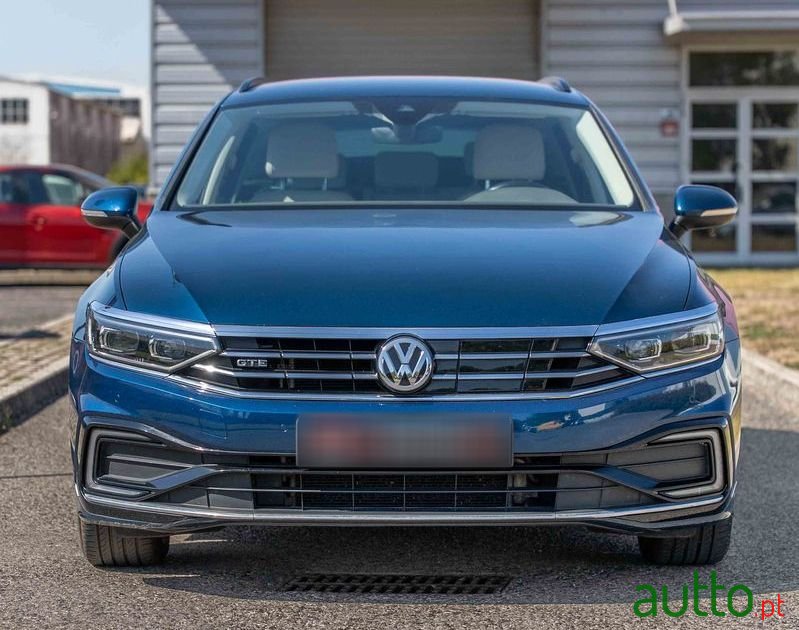 2020' Volkswagen Passat Variant photo #2