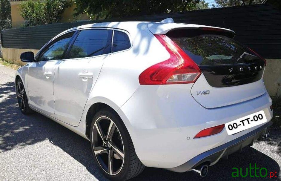 2013' Volvo V40 photo #1