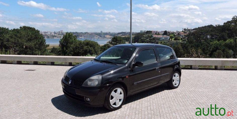 2002' Renault Clio photo #2