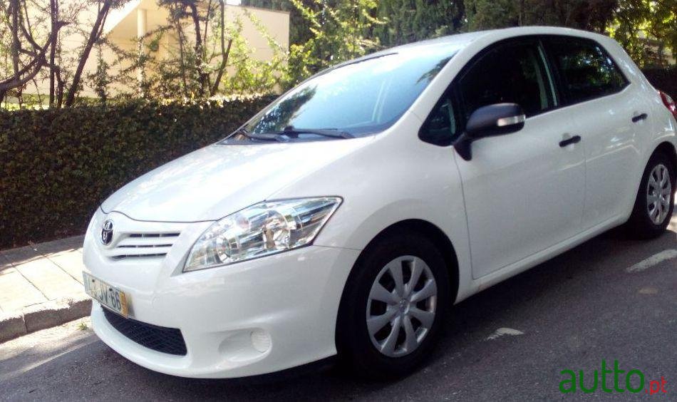 2010' Toyota Auris photo #1