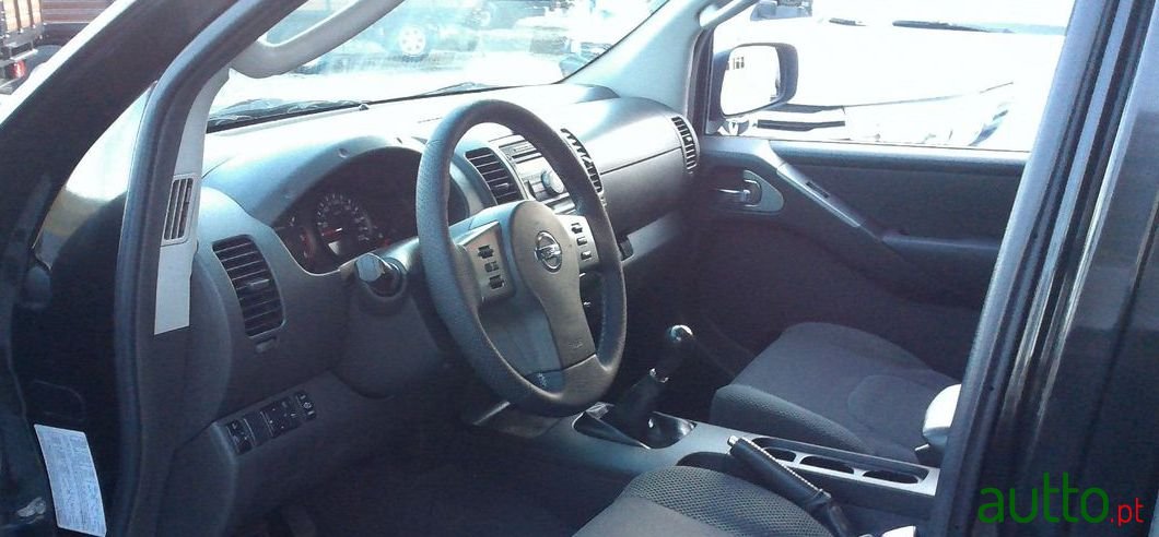 2006' Nissan Navara photo #2