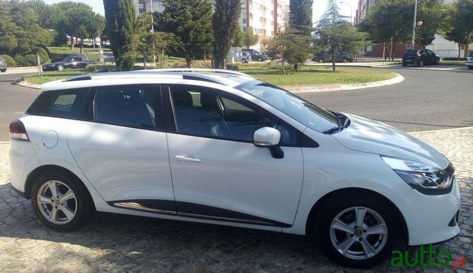 2015' Renault Clio Sport Tourer photo #2