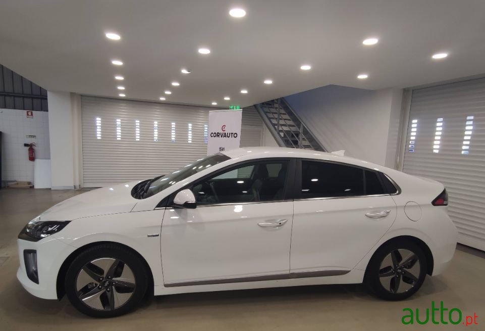 2020' Hyundai Ioniq photo #3