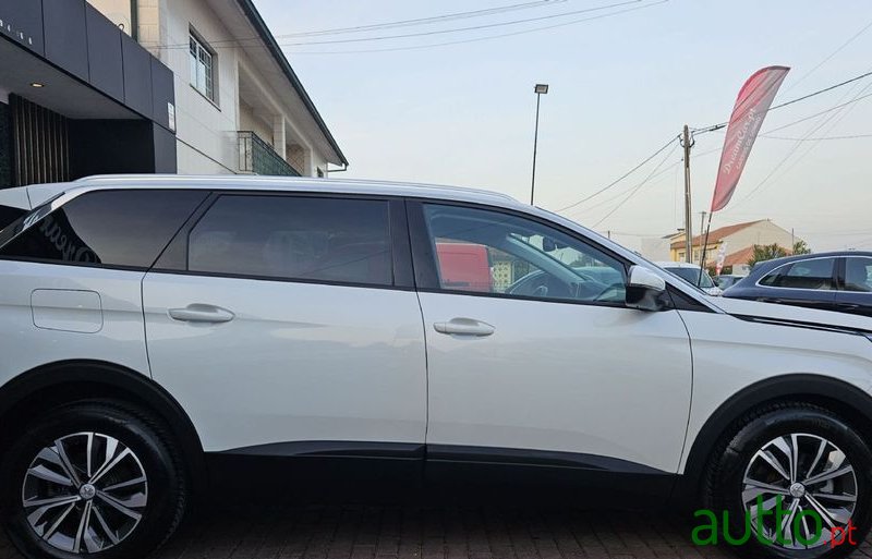 2019' Peugeot 5008 1.5 Bluehdi Active photo #6