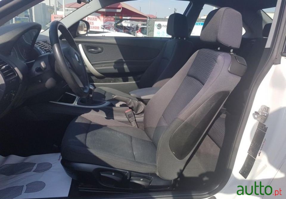 2010' BMW 1 Series 120 D photo #3