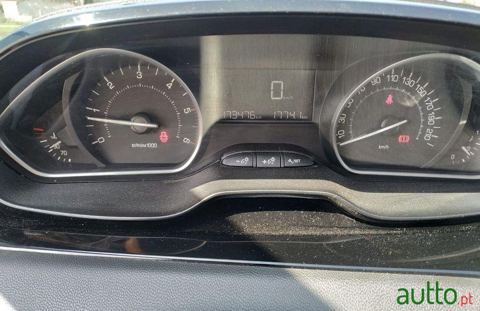 2015' Peugeot 208 photo #2