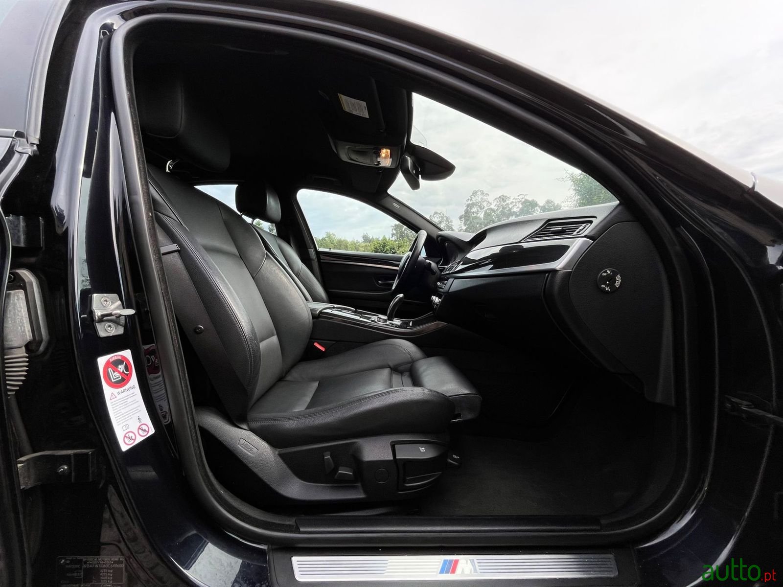 2011' BMW 520 photo #6