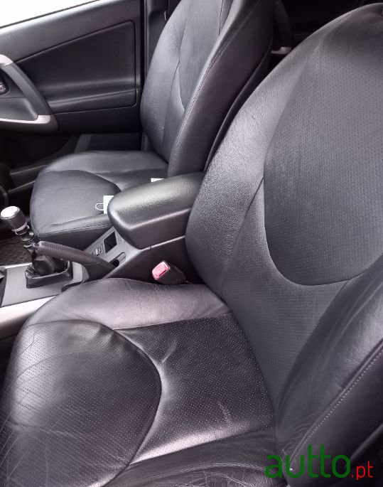 2007' Toyota RAV4 photo #3