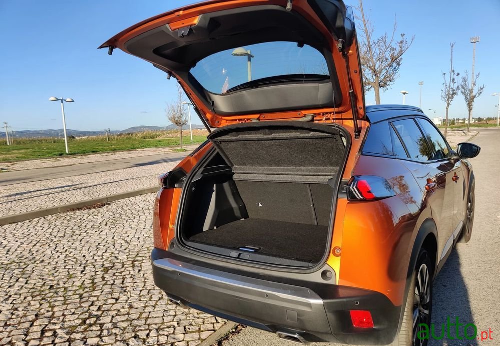 2020' Peugeot 2008 photo #6