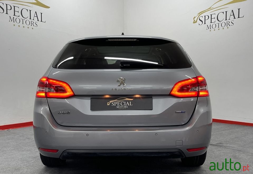 2014' Peugeot 308 photo #6