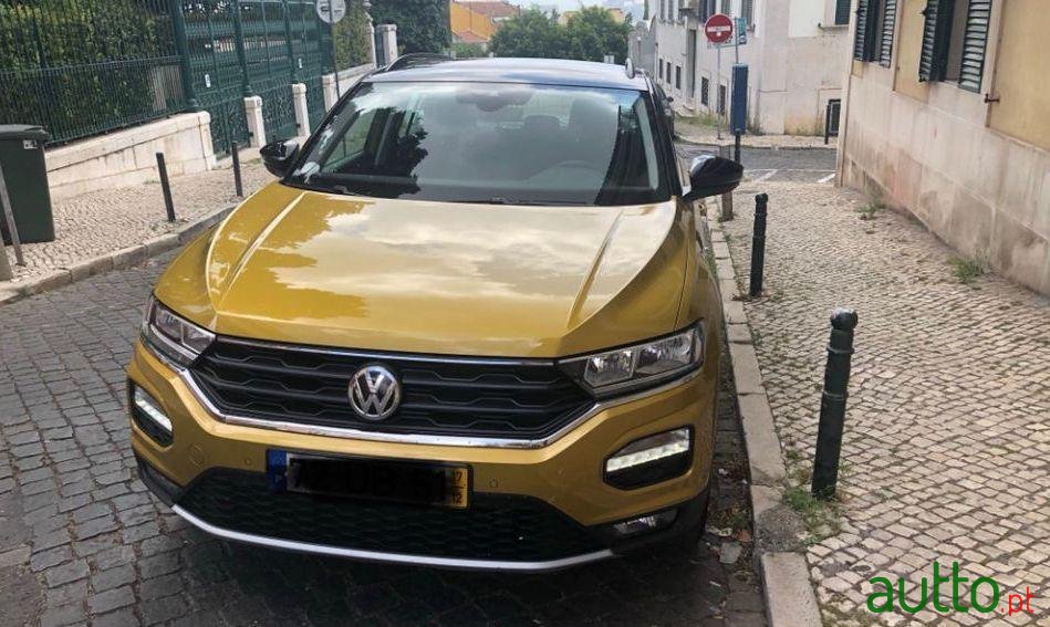 2017' Volkswagen T-Roc photo #2