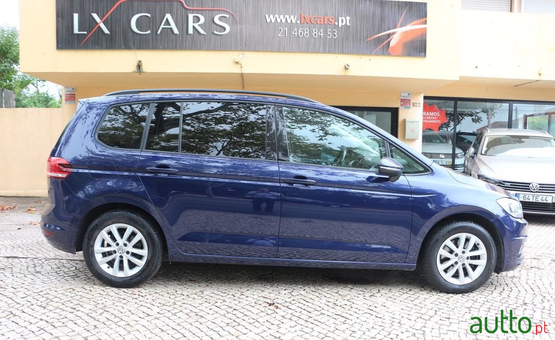 2016' Volkswagen Touran photo #3