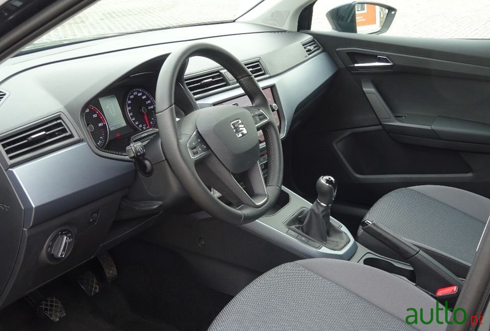 2021' SEAT Arona photo #4