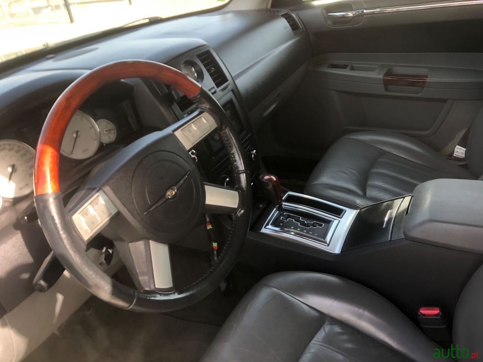 2004' Chrysler 300 photo #4