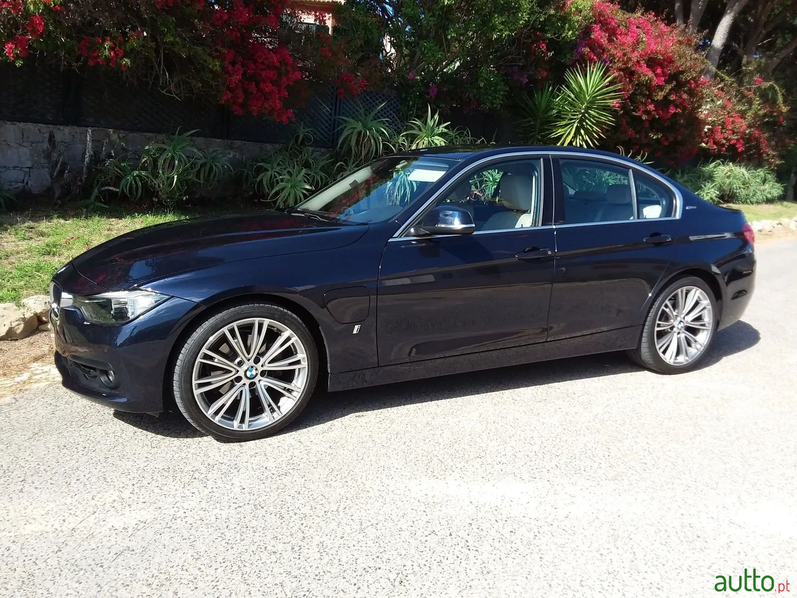 2017' BMW 330 photo #5