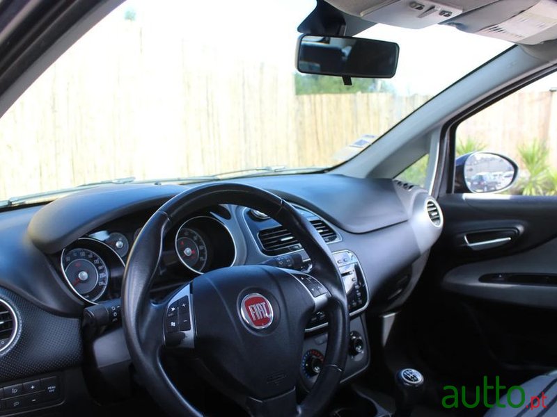 2011' Fiat Punto Evo photo #6