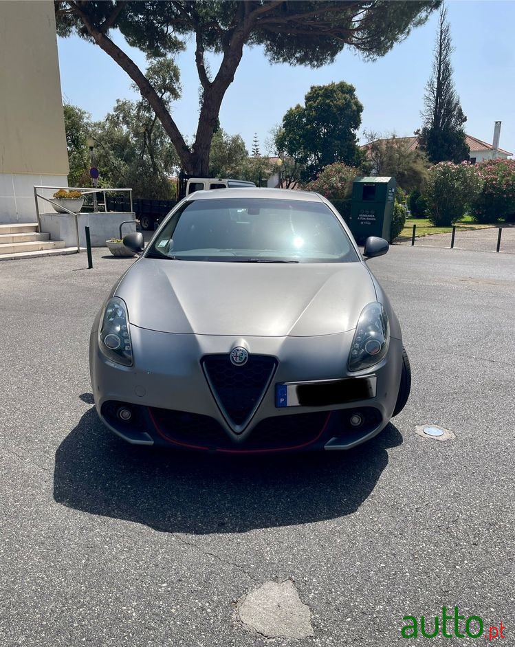 2016' Alfa Romeo Giulietta photo #2