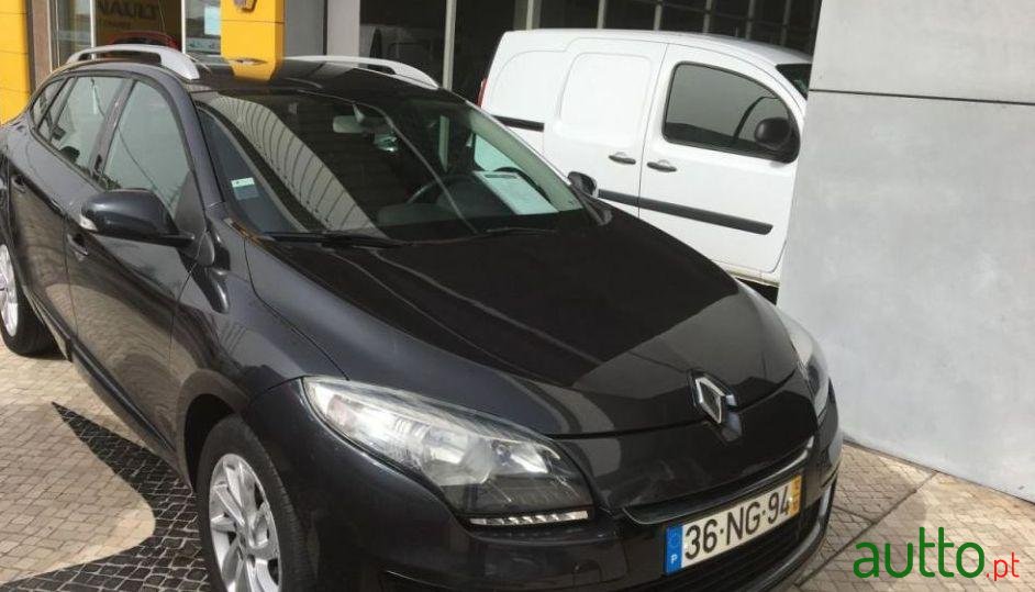 2012' Renault Megane Sport Tourer photo #2