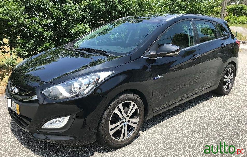 2013' Hyundai i30 Cw photo #1