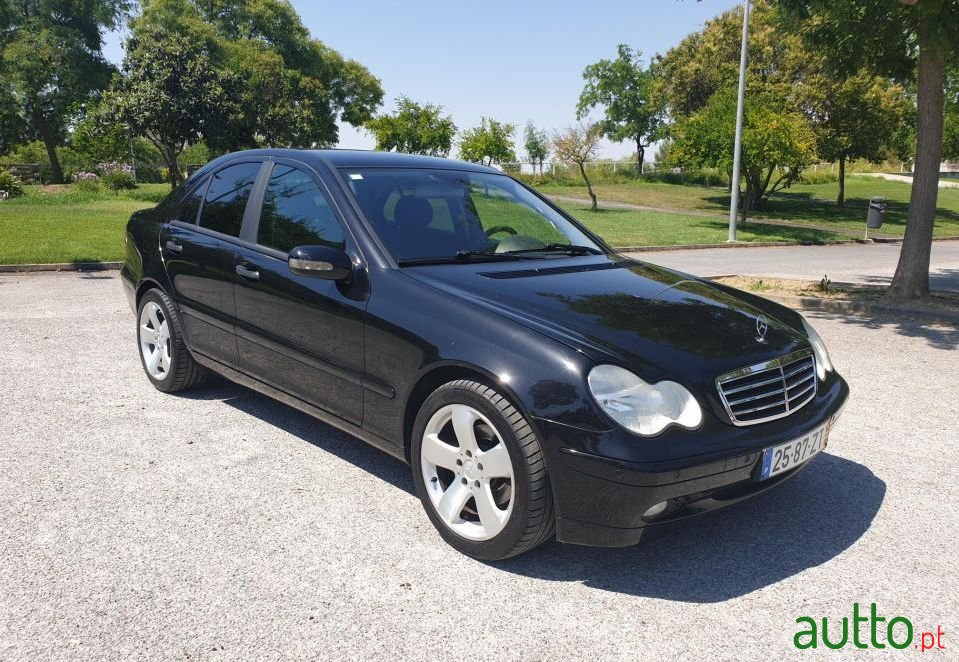 2004' Mercedes-Benz C-220 photo #2