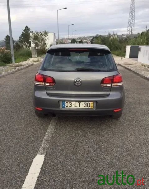 2011' Volkswagen Golf photo #2