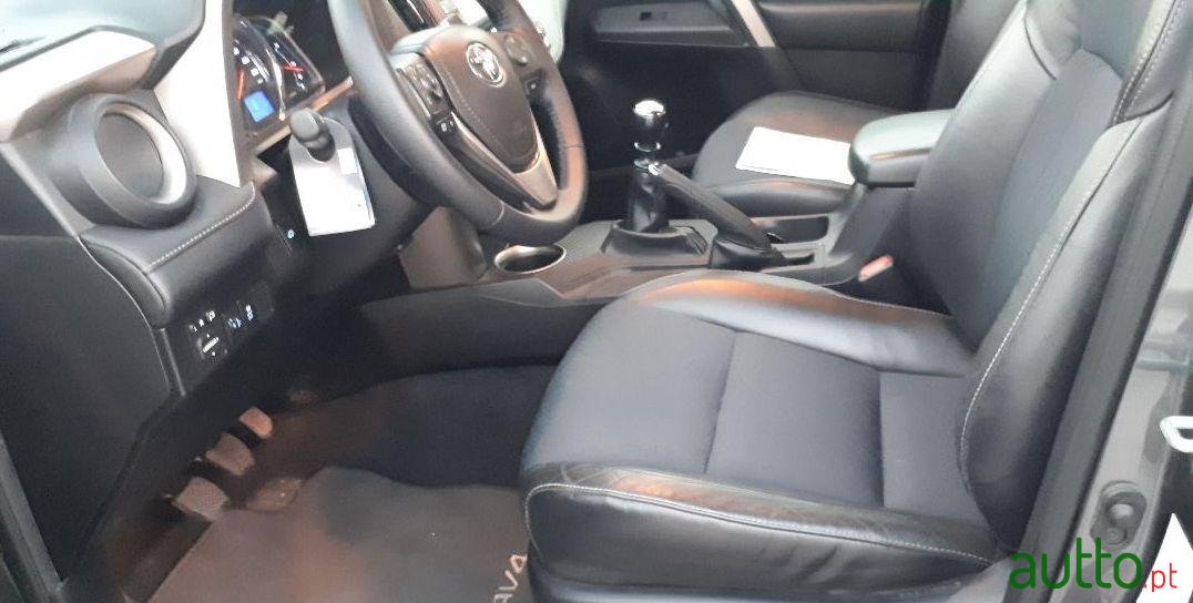 2014' Toyota RAV4 photo #2