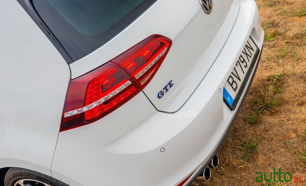 2015' Volkswagen Golf photo #5