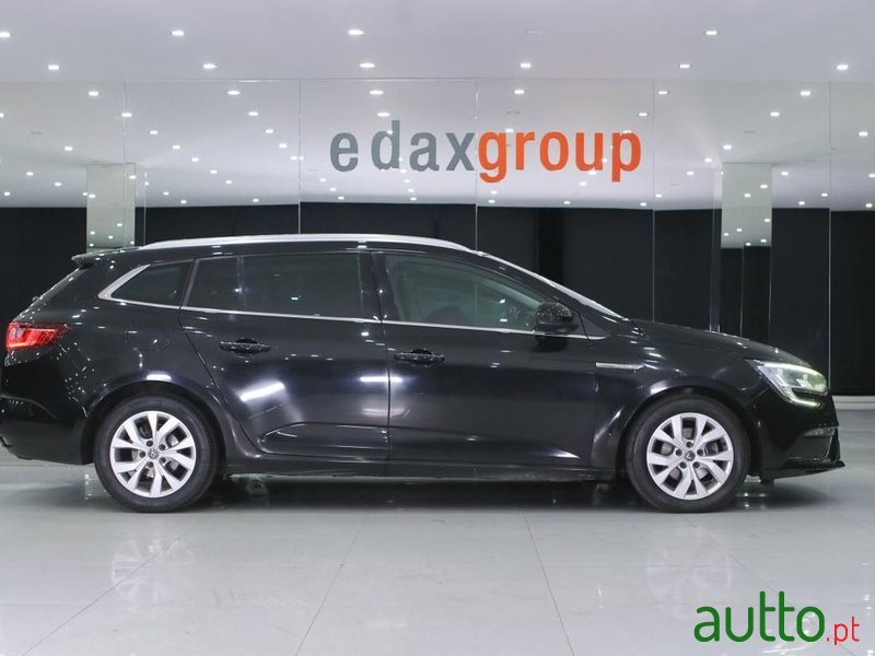 2020' Renault Megane Sport Tourer photo #2