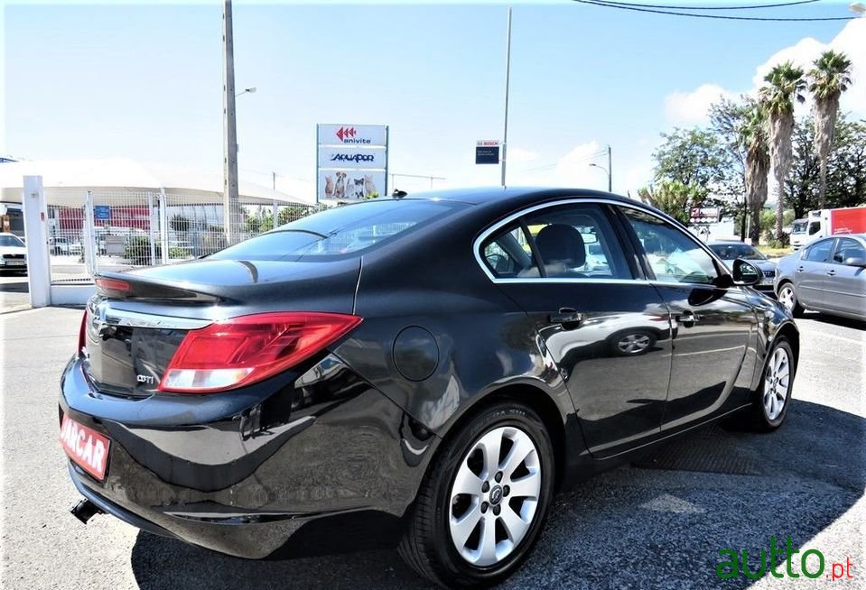 2010' Opel Insignia photo #6