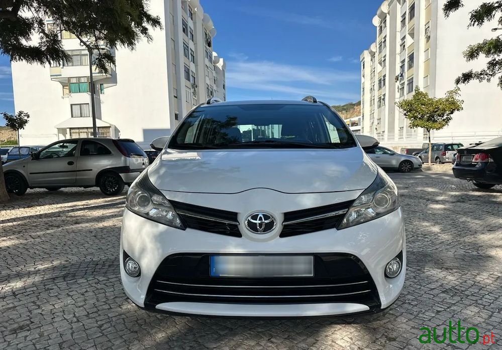 2016' Toyota Verso photo #4