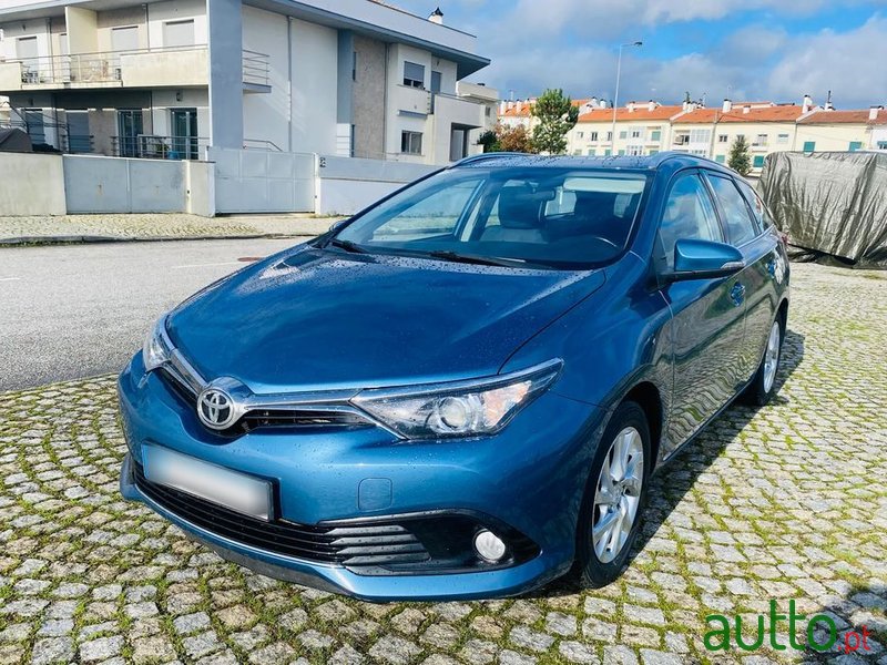 2016' Toyota Auris Touring Sports photo #1