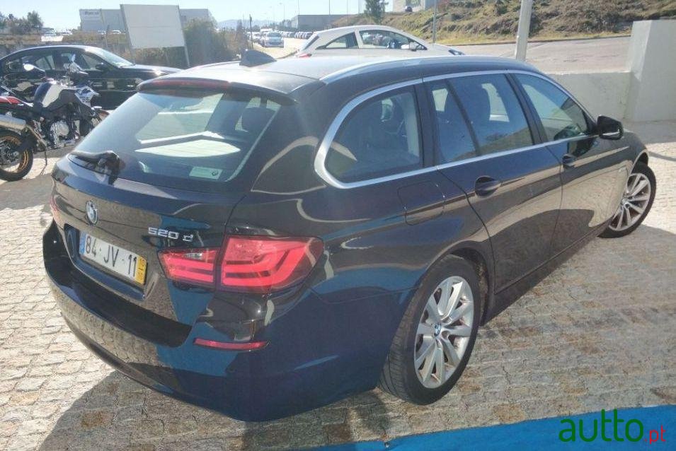 2017' BMW 520 D Touring photo #2