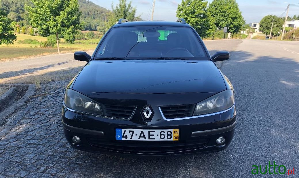 2005' Renault Laguna Break photo #1