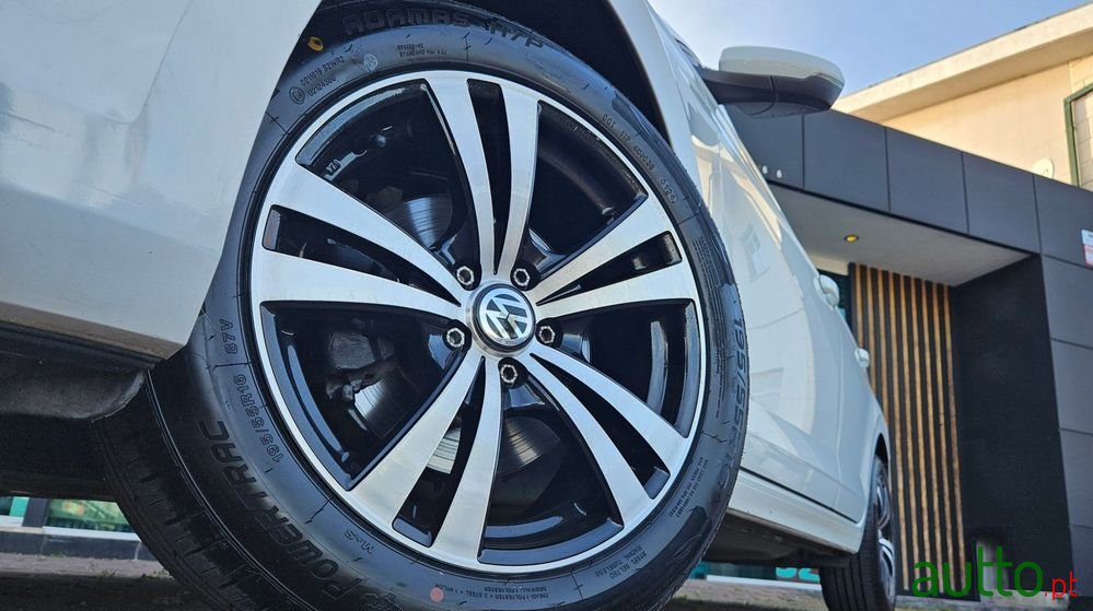 2019' Volkswagen Polo photo #2