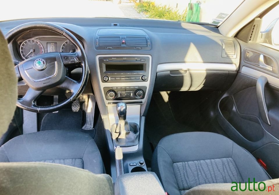 2009' Skoda Octavia Break photo #6