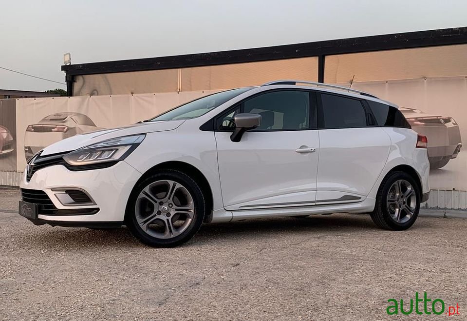 2017' Renault Clio Sport Tourer photo #6
