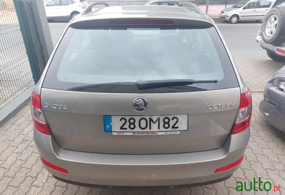 2014' Skoda Octavia Break photo #5