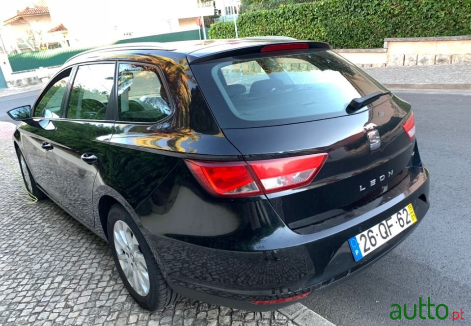 2015' SEAT Leon St photo #1