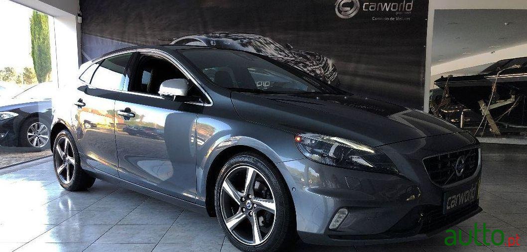 2013' Volvo V40 photo #1