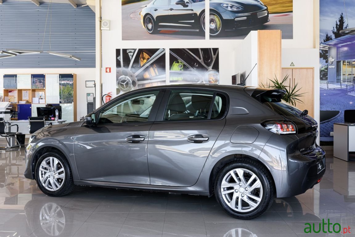 2020' Peugeot 208 photo #3