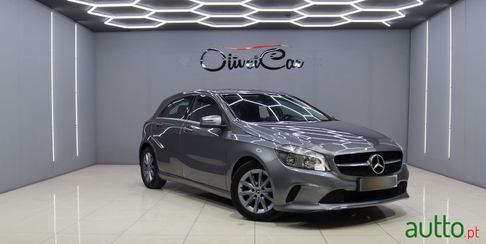 2017' Mercedes-Benz Classe A D Urban photo #1