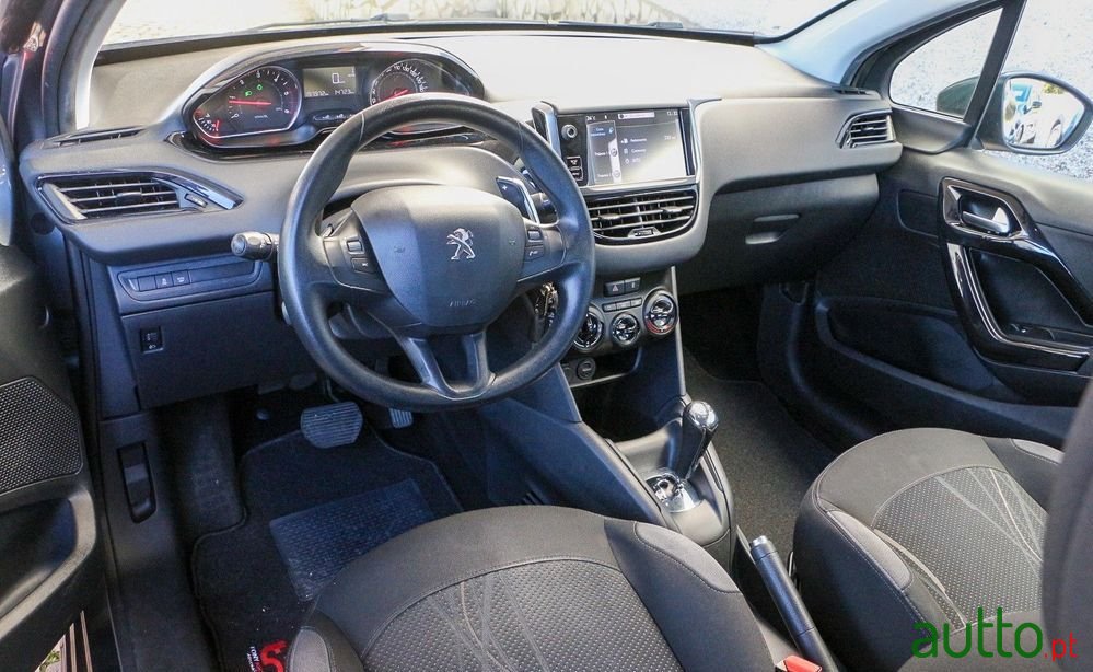 2012' Peugeot 208 photo #2