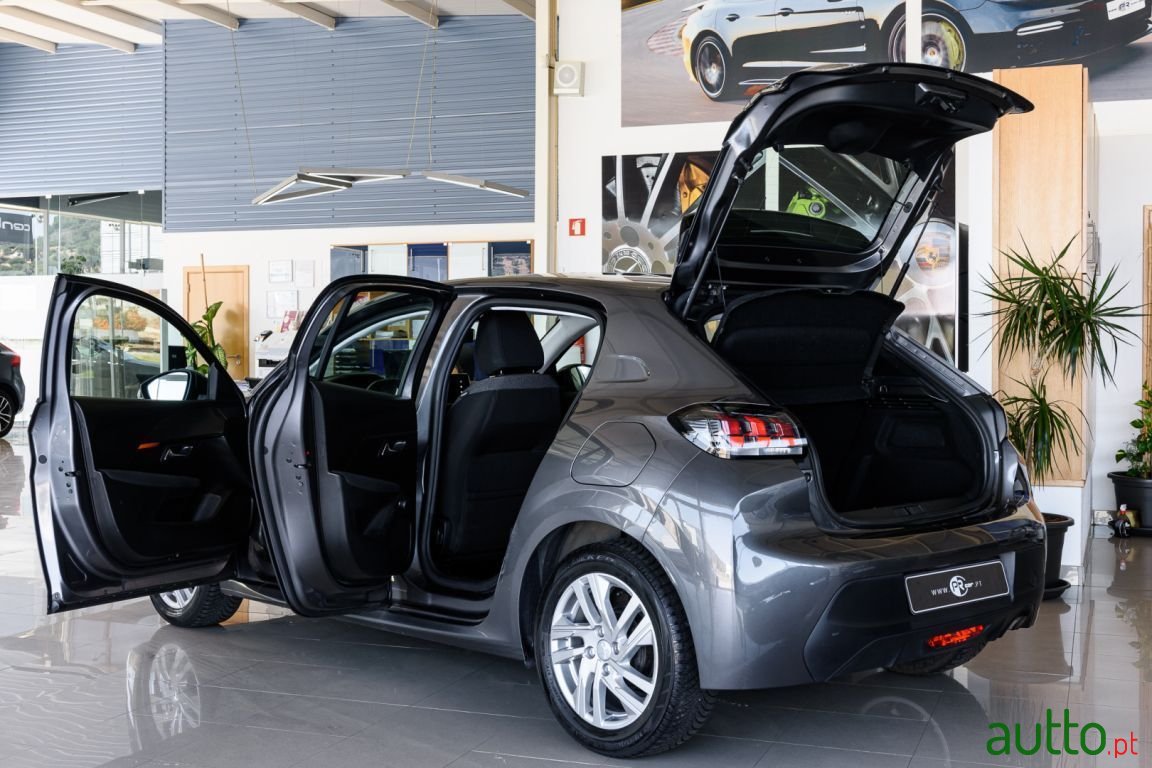 2020' Peugeot 208 photo #5