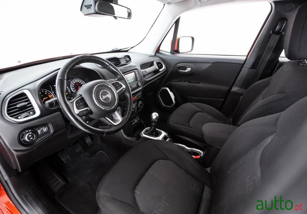 2017' Jeep Renegade photo #6