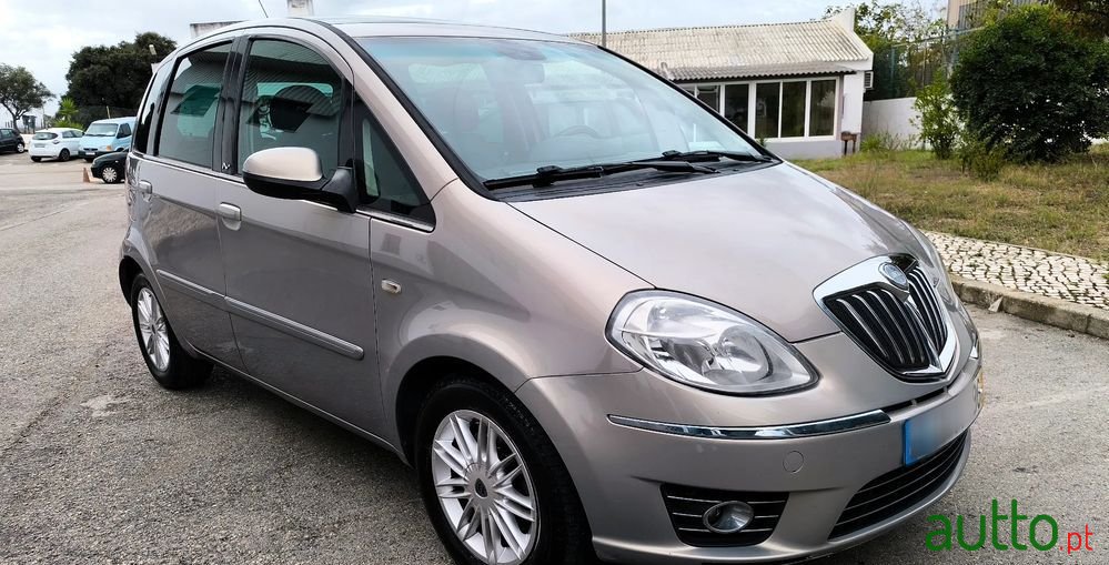 2010' Lancia Musa photo #2