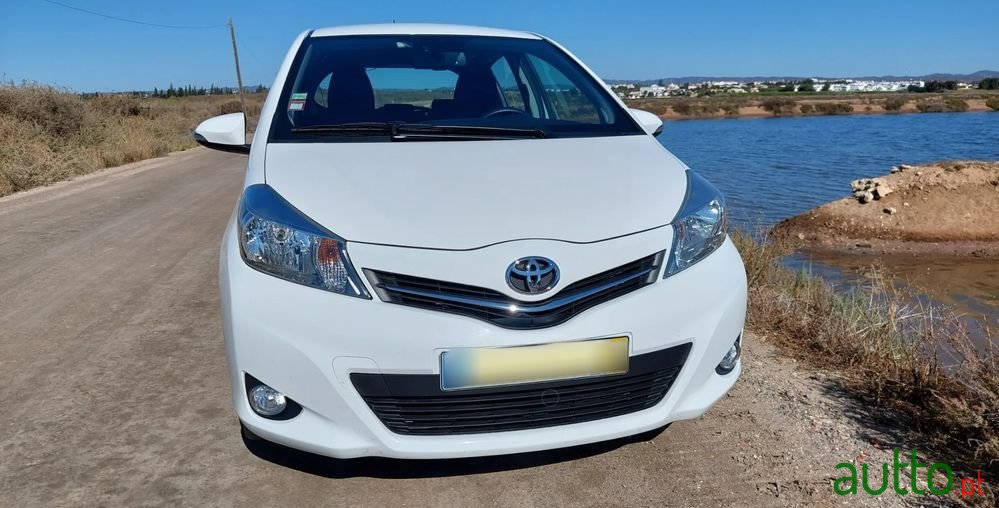 2014' Toyota Yaris photo #4